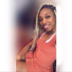 I’m your new favorite Posher, Ashleigh Nicole😘